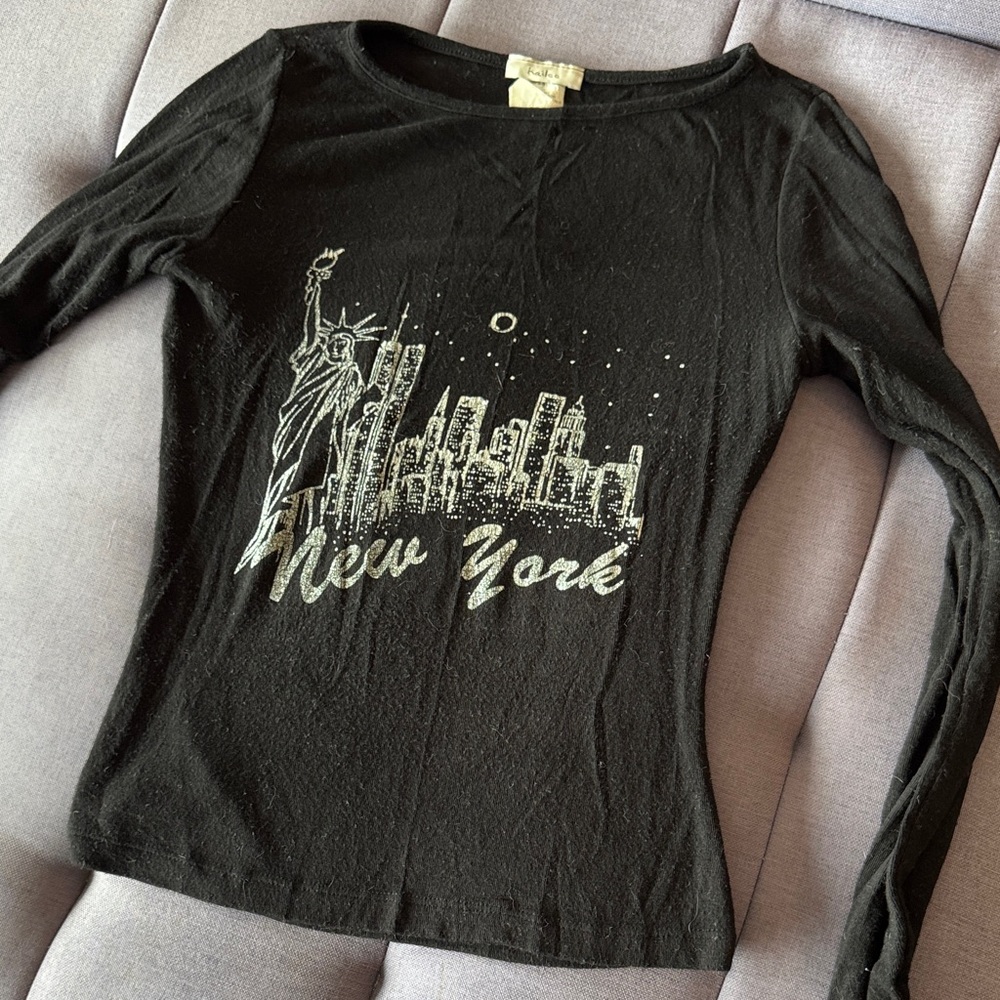 Vintage Black New York Skyline with Twin Towers Long Sleeve Shirt